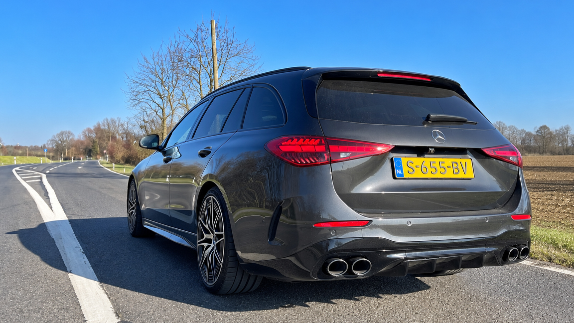 Mercedes AMG C43 100 to 200 kmh acceleration and incredible exhaust sound
