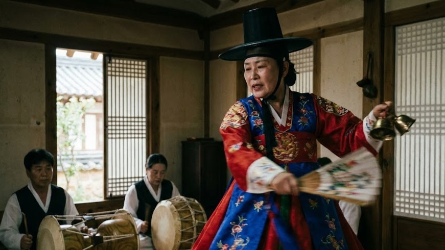 A 29-year-old Korean shaman gained over 300,000 YouTube subscribers ...
