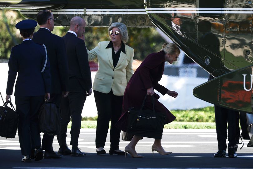 Trump favorite Natalie Harp caught giving a strange hand signal behind ...