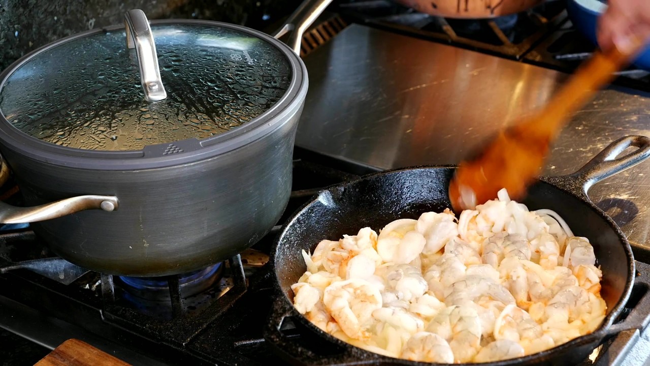 Camarones a la diabla with rice and adjustable diabla sauce