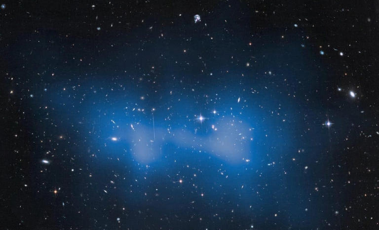 Astronomers found this massive galaxy cluster weighing over two ...