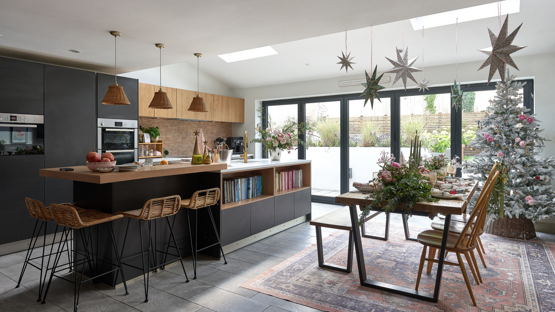 This rustic material is quietly taking over Christmas this year ...