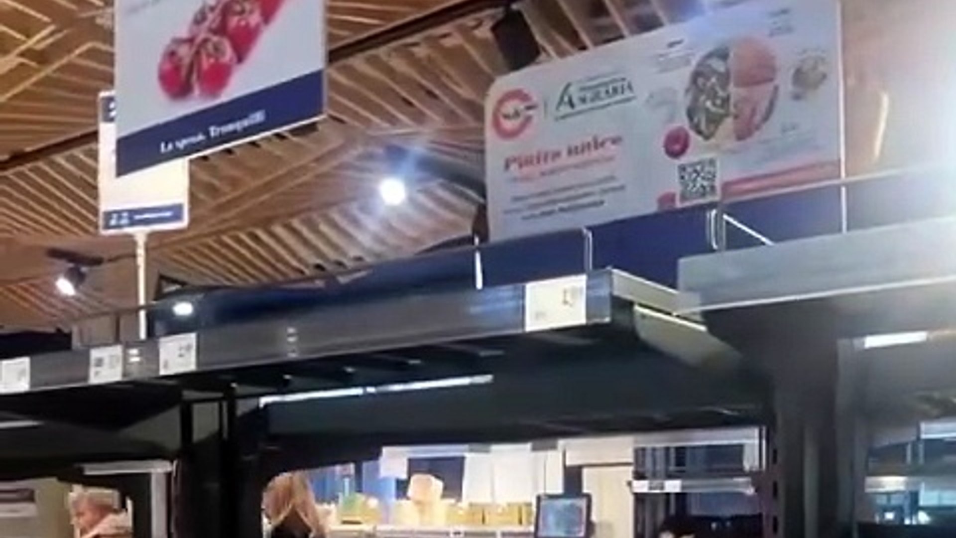Video: proteste dei camionisti per il caro carburante, scaffali vuoti ...