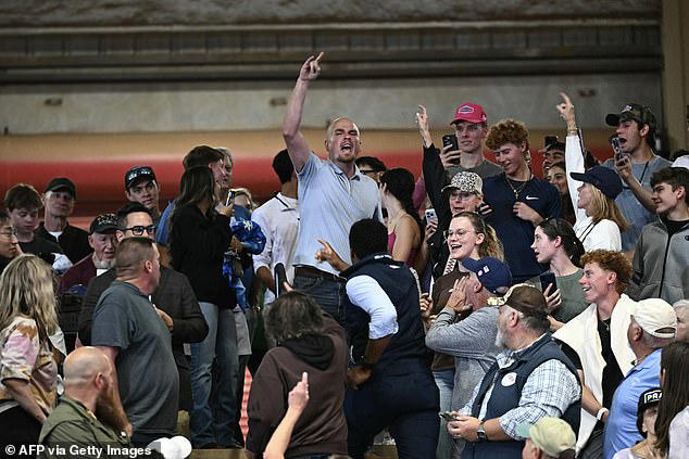 Protesters infiltrate South Carolina rally posing as Trump supporters