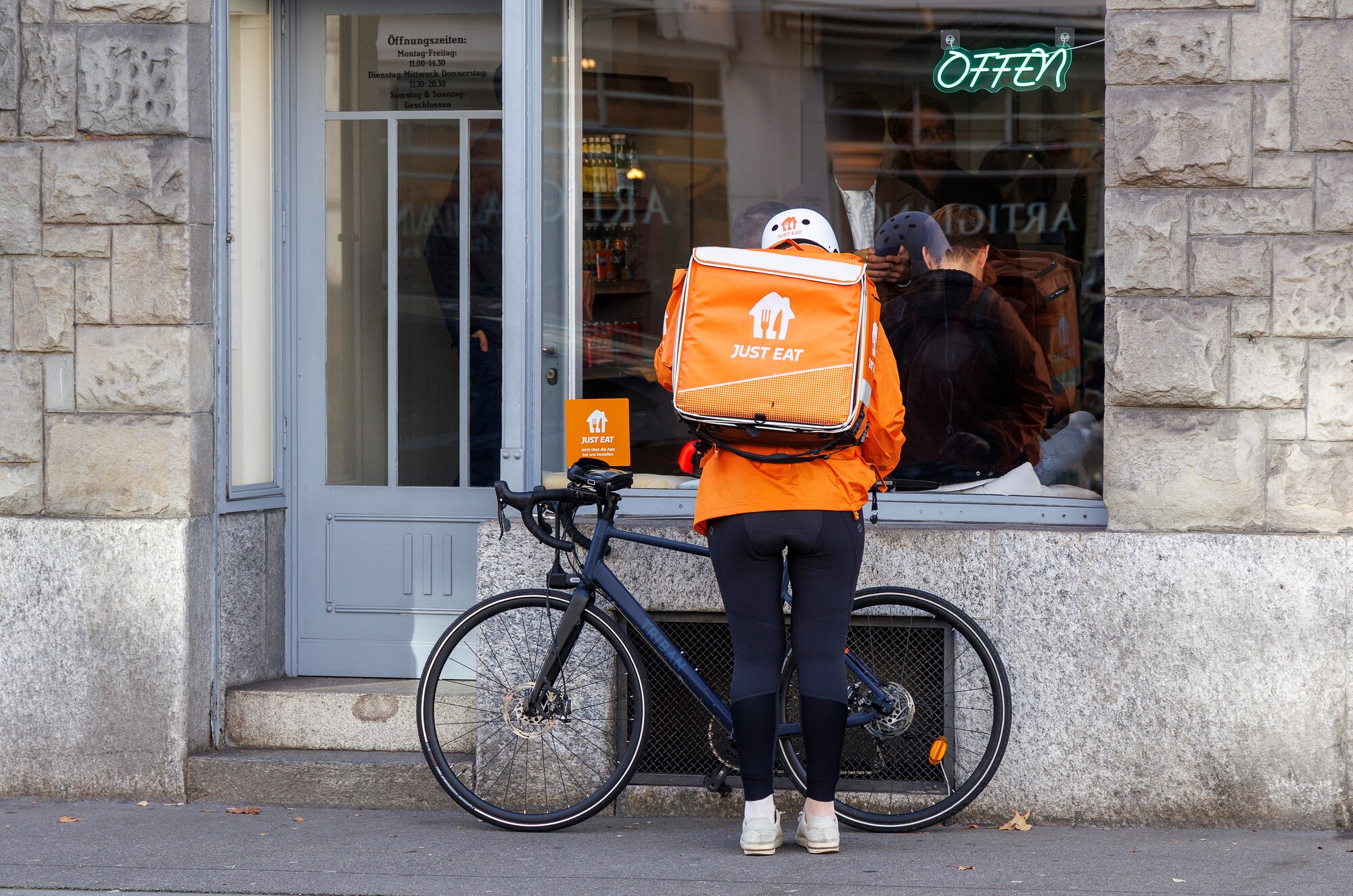 Just Eat krempelt Geschäftsmodell radikal um – 700 Kuriere zittern