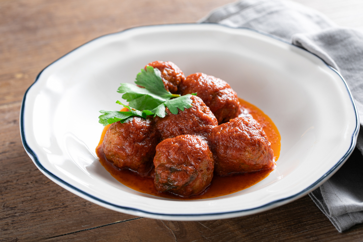 Meatballs with creamy sauce