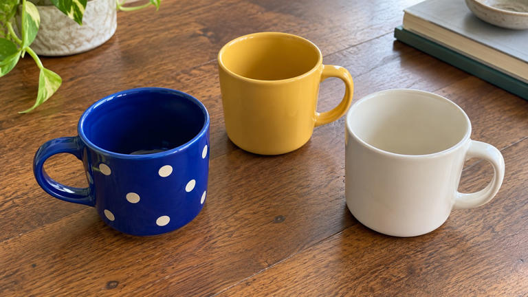 How to turn an old mug into a desk organizer