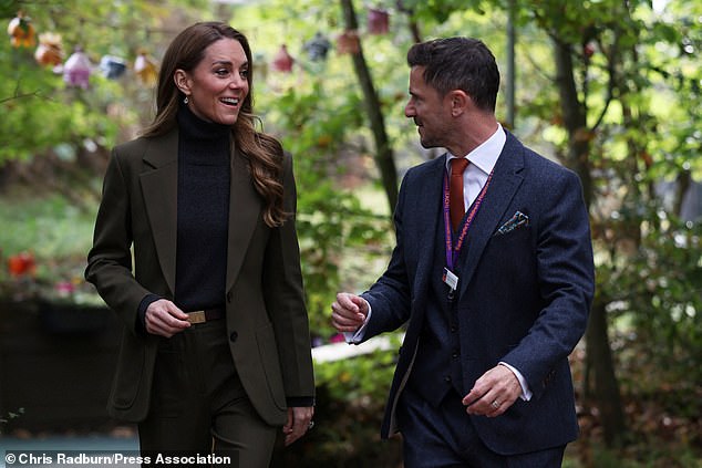Kate means business! Royal teams hard hat with Victoria Beckham power ...