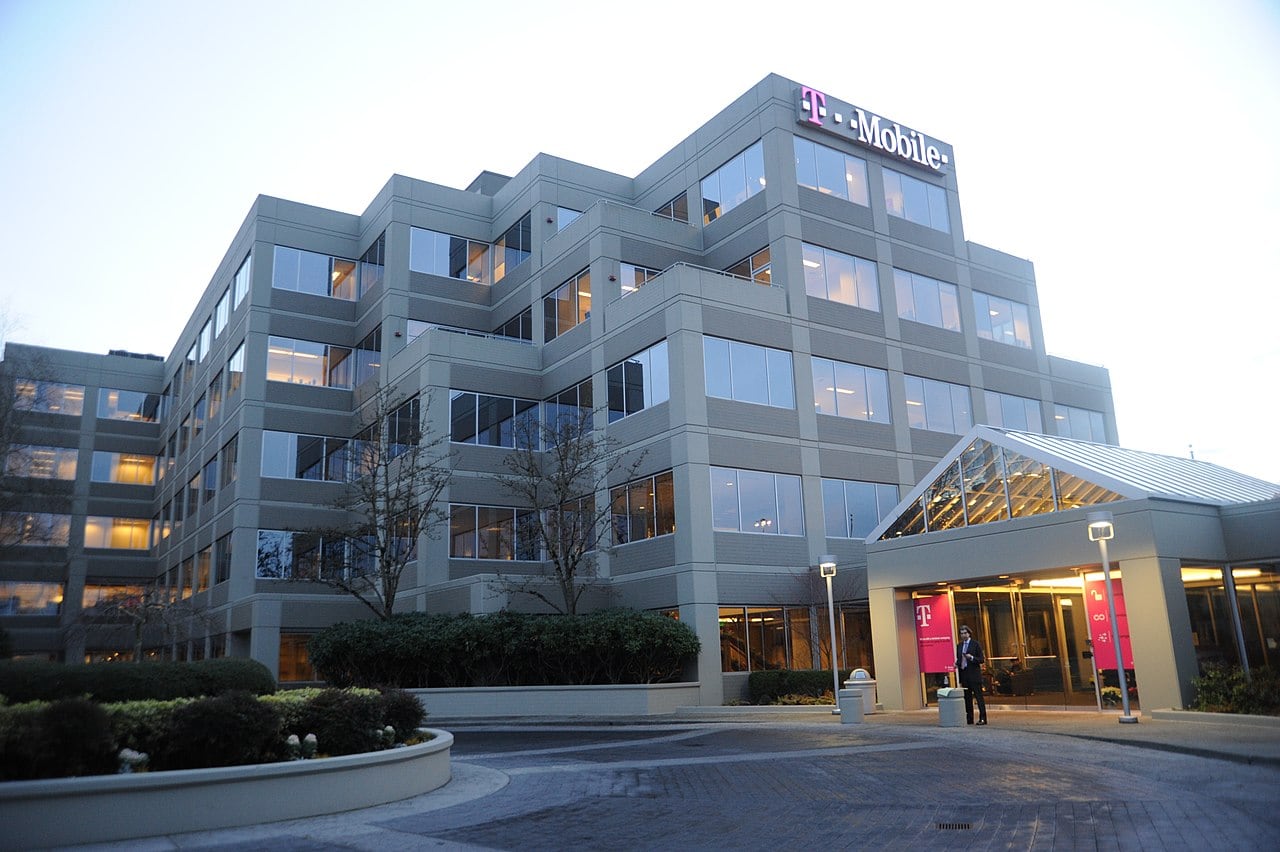 T-Mobile dining contractor expects 83 layoffs; Bellevue pub expected to ...