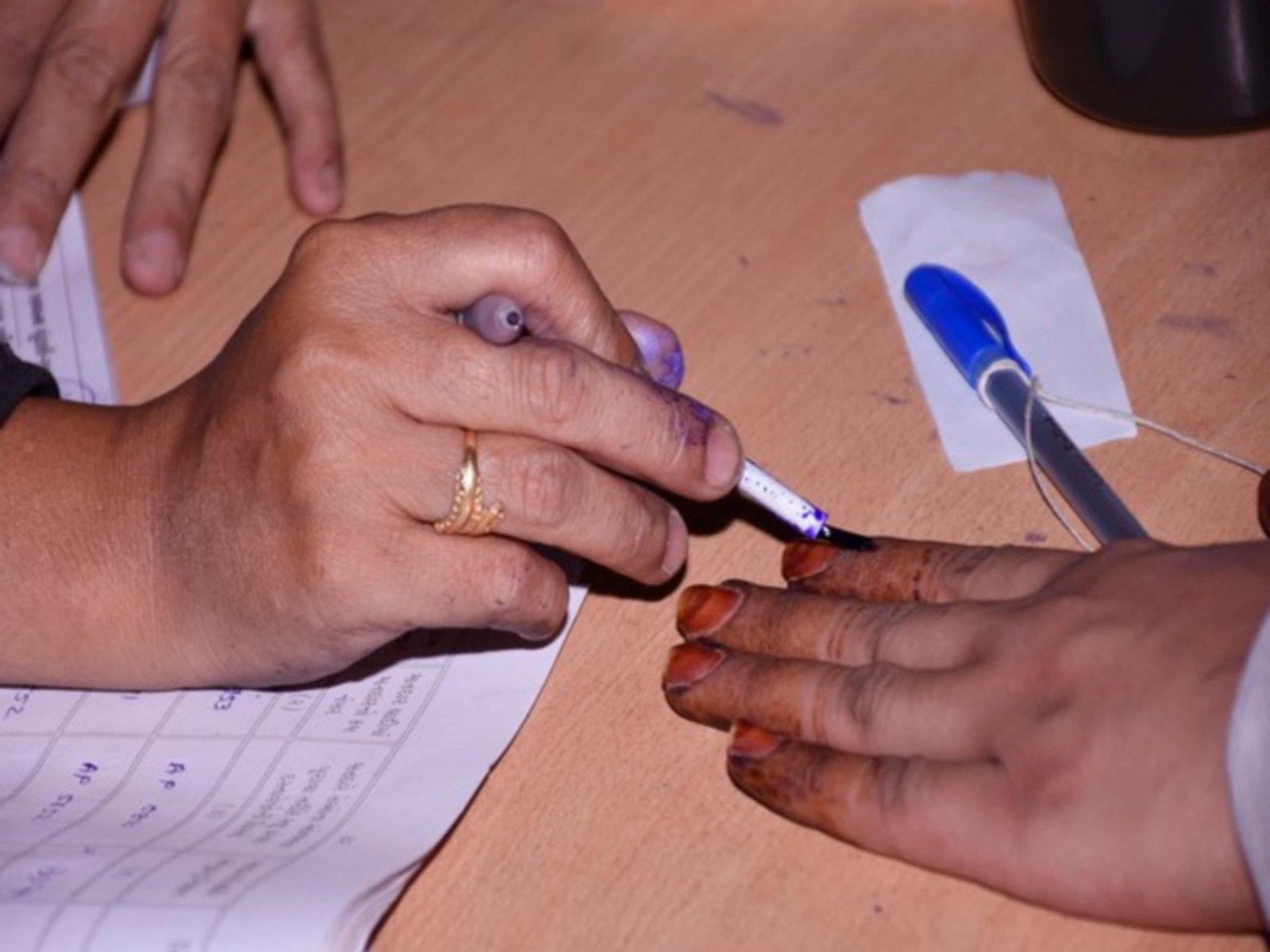 Karnataka: NDA alleges gift coupons, cash distributed to influence ...