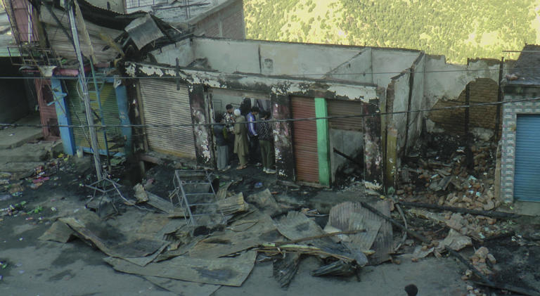 JK: Fire guts 8 structures in Doda; shopkeepers suffer heavy losses
