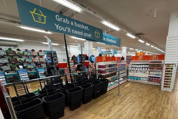 12,000 jobs 'at risk' as UK high street brand with 600 stores closes ...