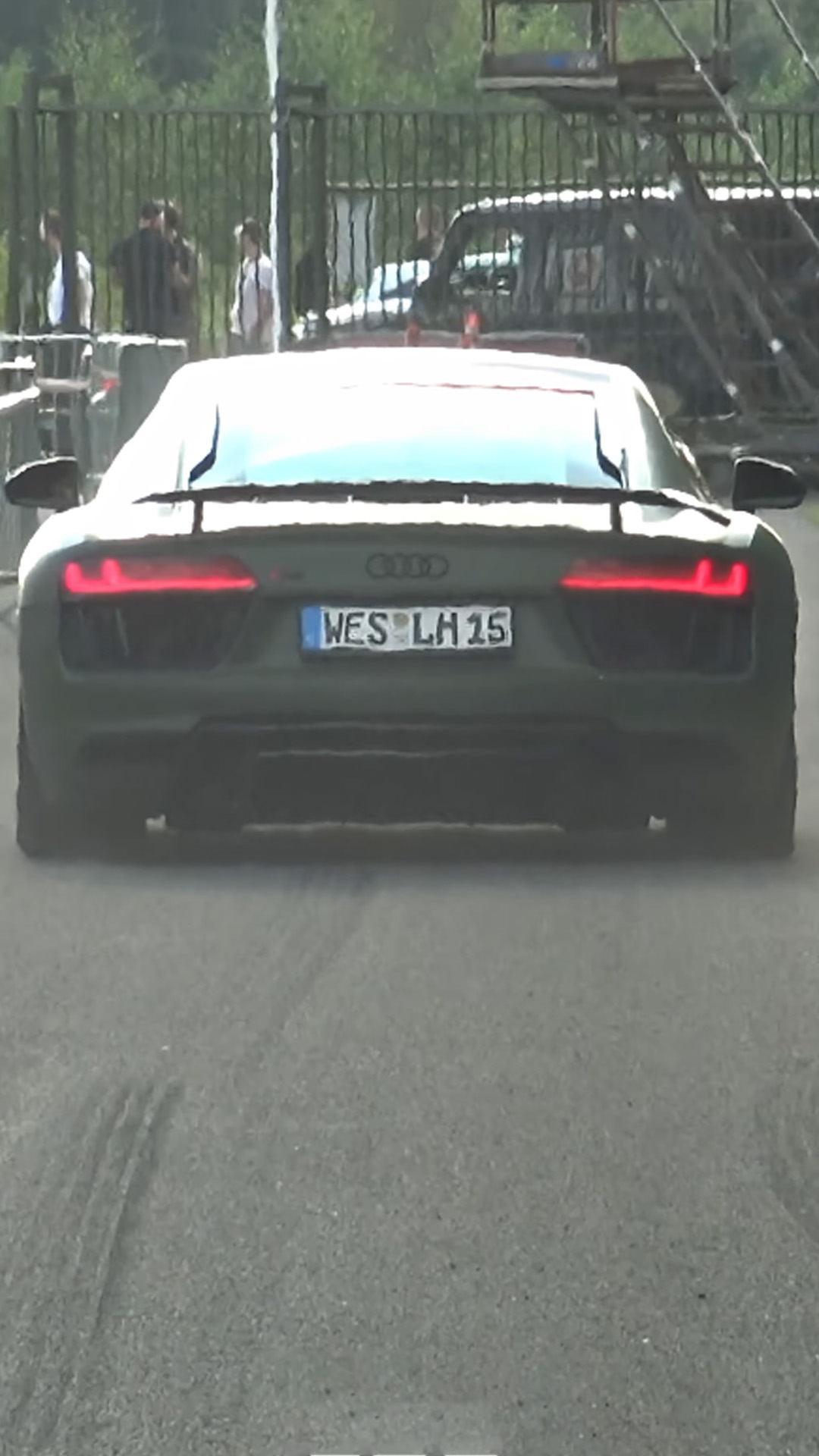 Audi R8 unleashes its power with launch control