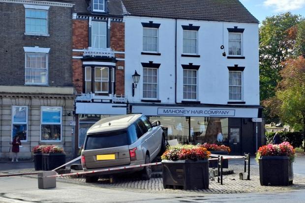 Car demolishes monument in East Yorkshire town crash