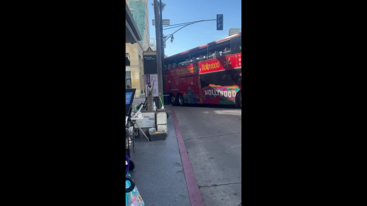 Hollywood sightseeing bus shatters its rear window against a ...