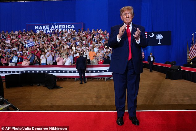 Protesters infiltrate South Carolina rally posing as Trump supporters