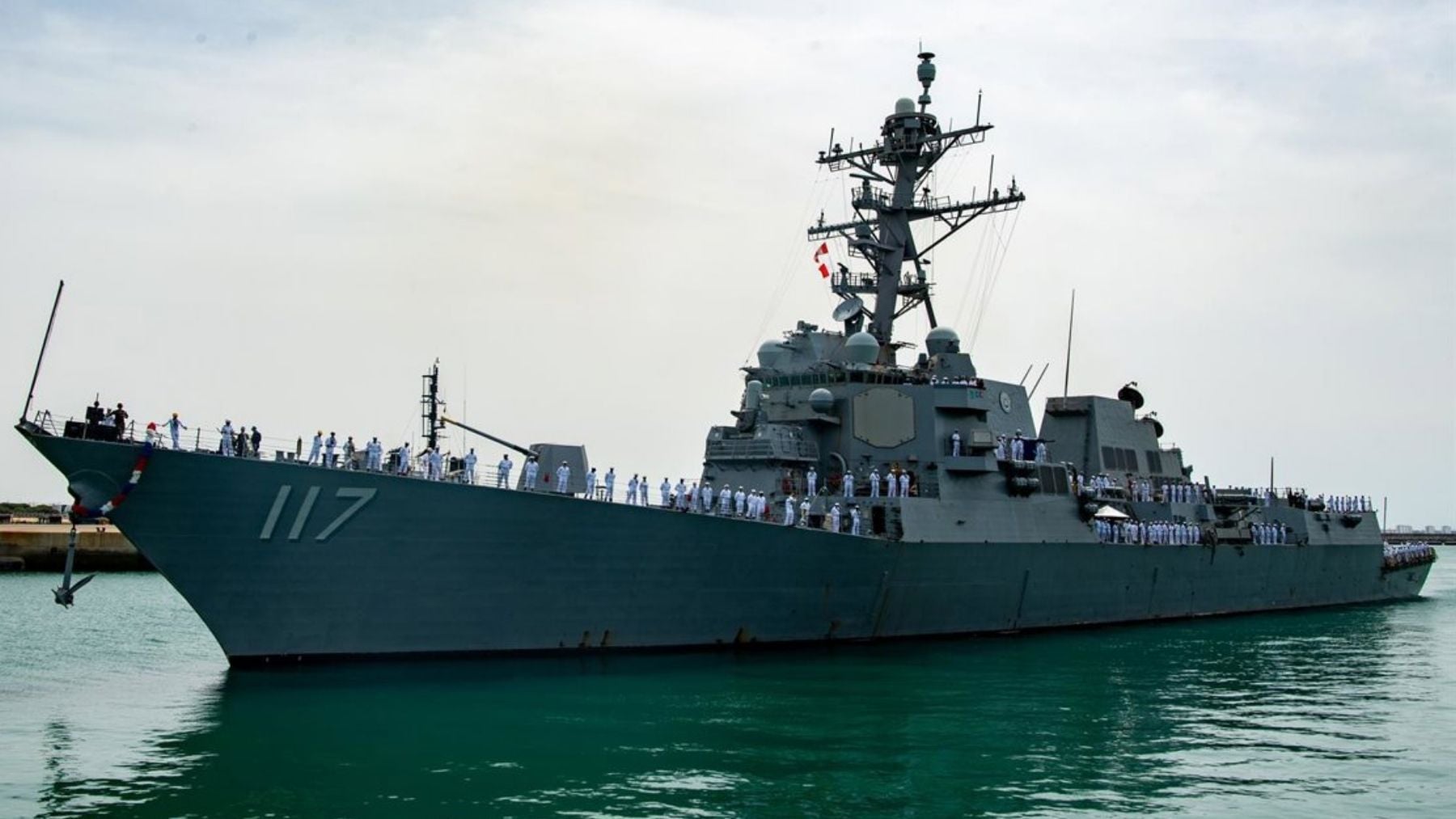 Después de hundir una fragata, el destructor 'USS Paul Ignatios' vuelve ...