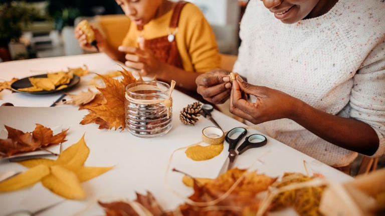 How to make realistic autumn leaves out of coffee filters for the ...