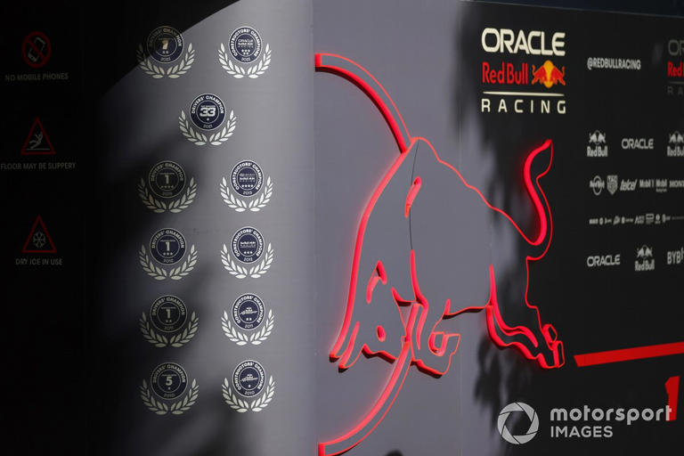 TAG Heuer, Red Bull ile 10. yılı için özel Formula 1 saatini tanıttı