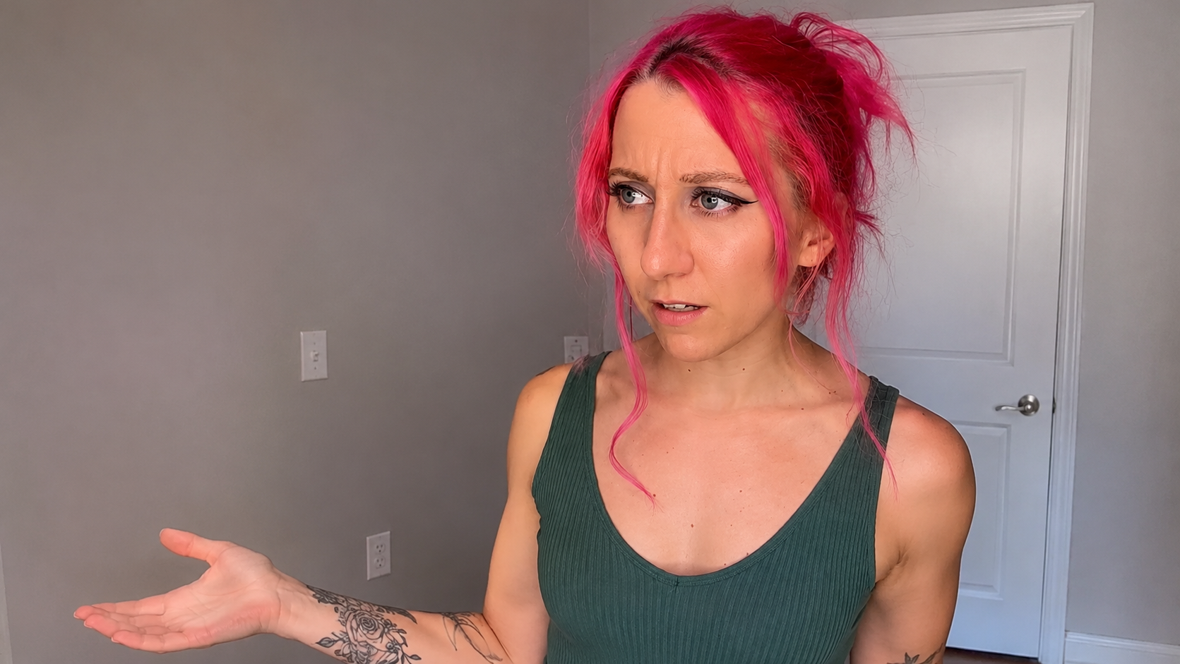 Woman leaves restaurant without paying - then returns for her forgotten ...