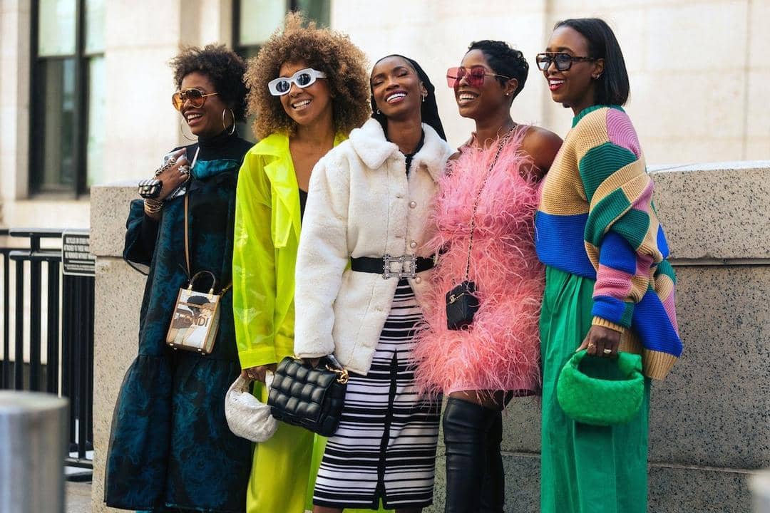 Tips padu-padan pakai outfit colorful