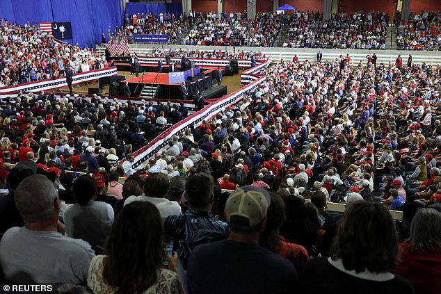 Protesters infiltrate South Carolina rally posing as Trump supporters