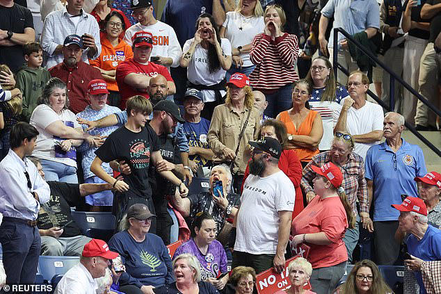 Protesters infiltrate South Carolina rally posing as Trump supporters