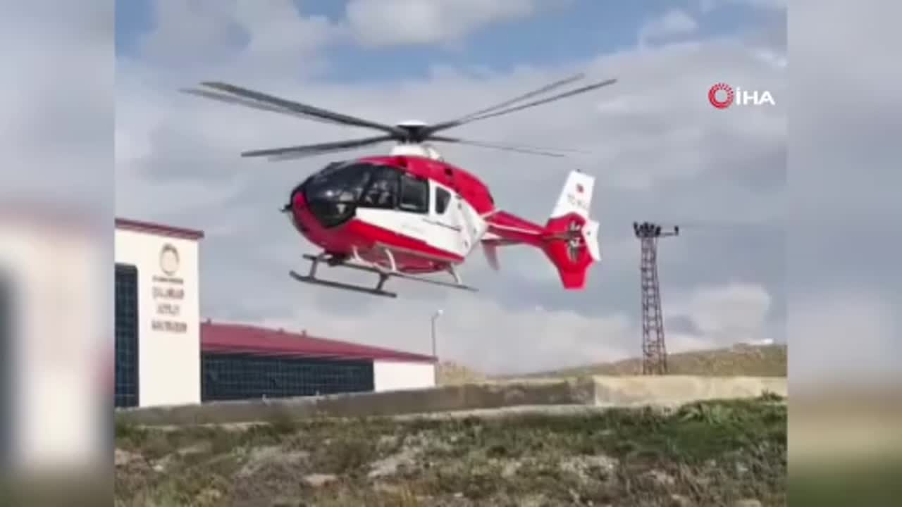 Sepsis tanılı 21 günlük bebek Çaldıran'dan helikopterle Van'a sevk edildi