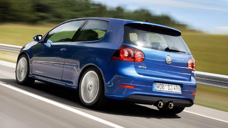 No fake speaker noises, only VR6 magic - the VW Golf R32 hatchback ...