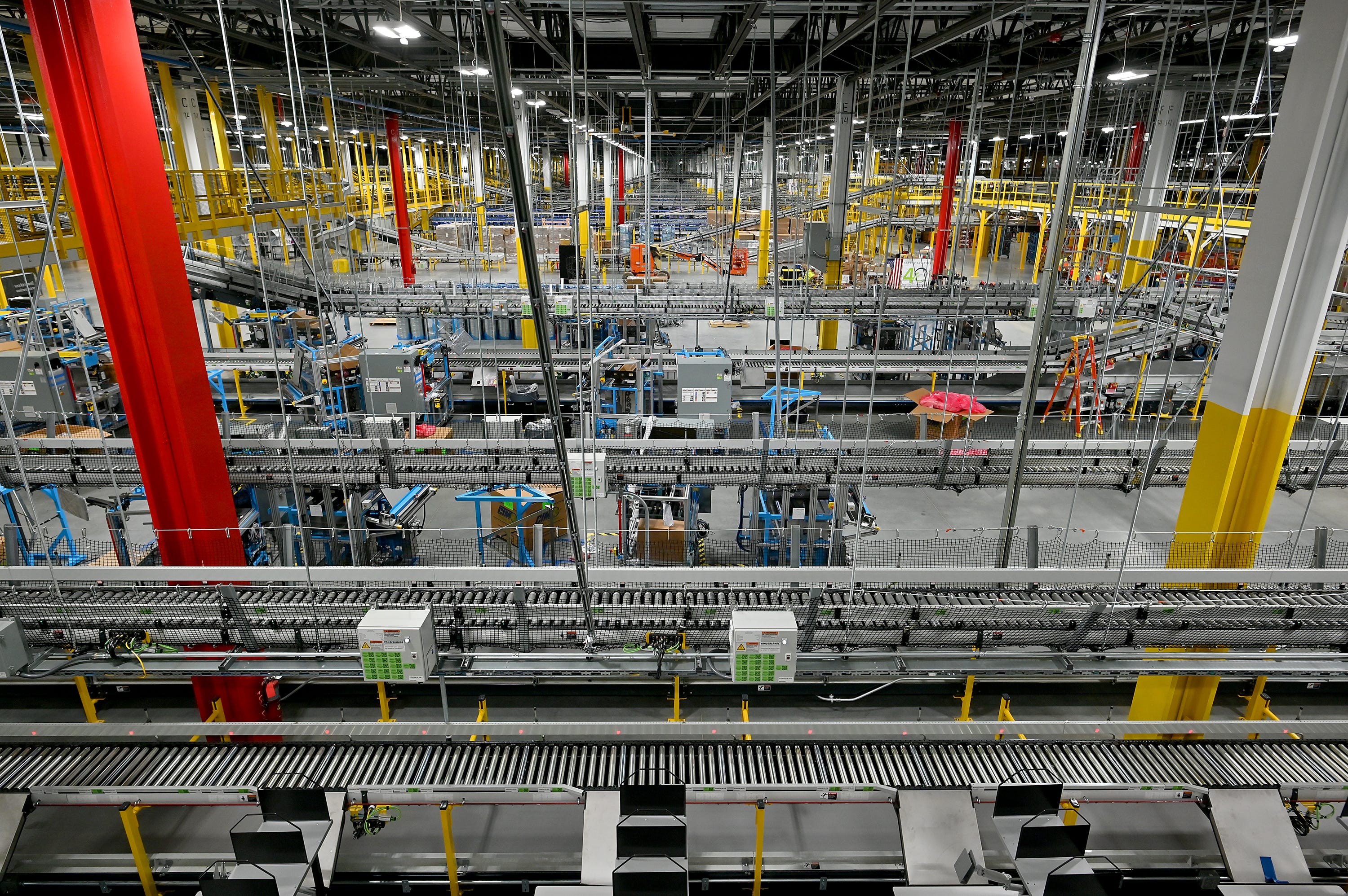 Amazon says it will hire close to 2,000 seasonal workers in Central ...