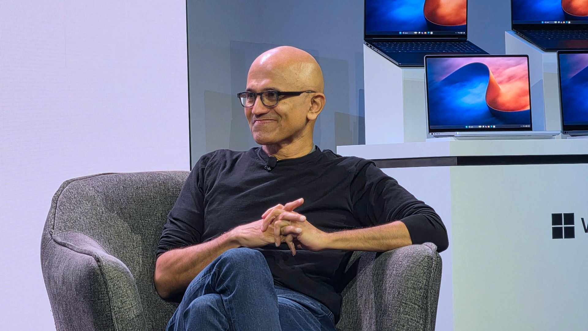 New Windows wallpaper discovered in Microsoft retail demo files