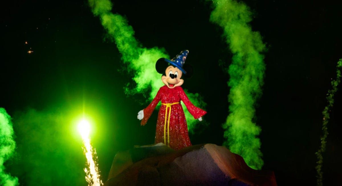 Fantasmic suddenly stops mid-show at Disney’s Hollywood Studios