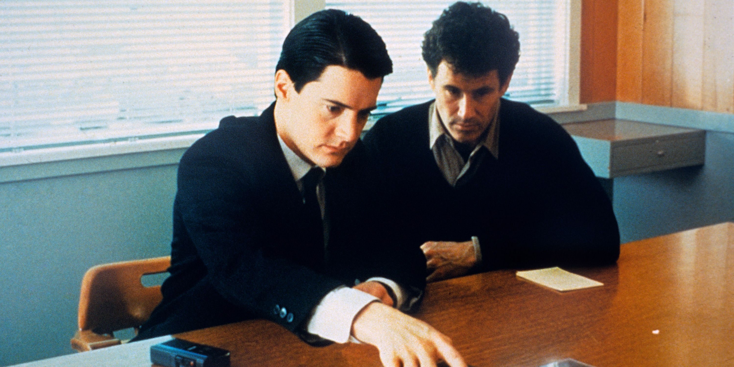 Apple scores new No. 1 hit with David Lynch's 2-season cult sci-fi classic