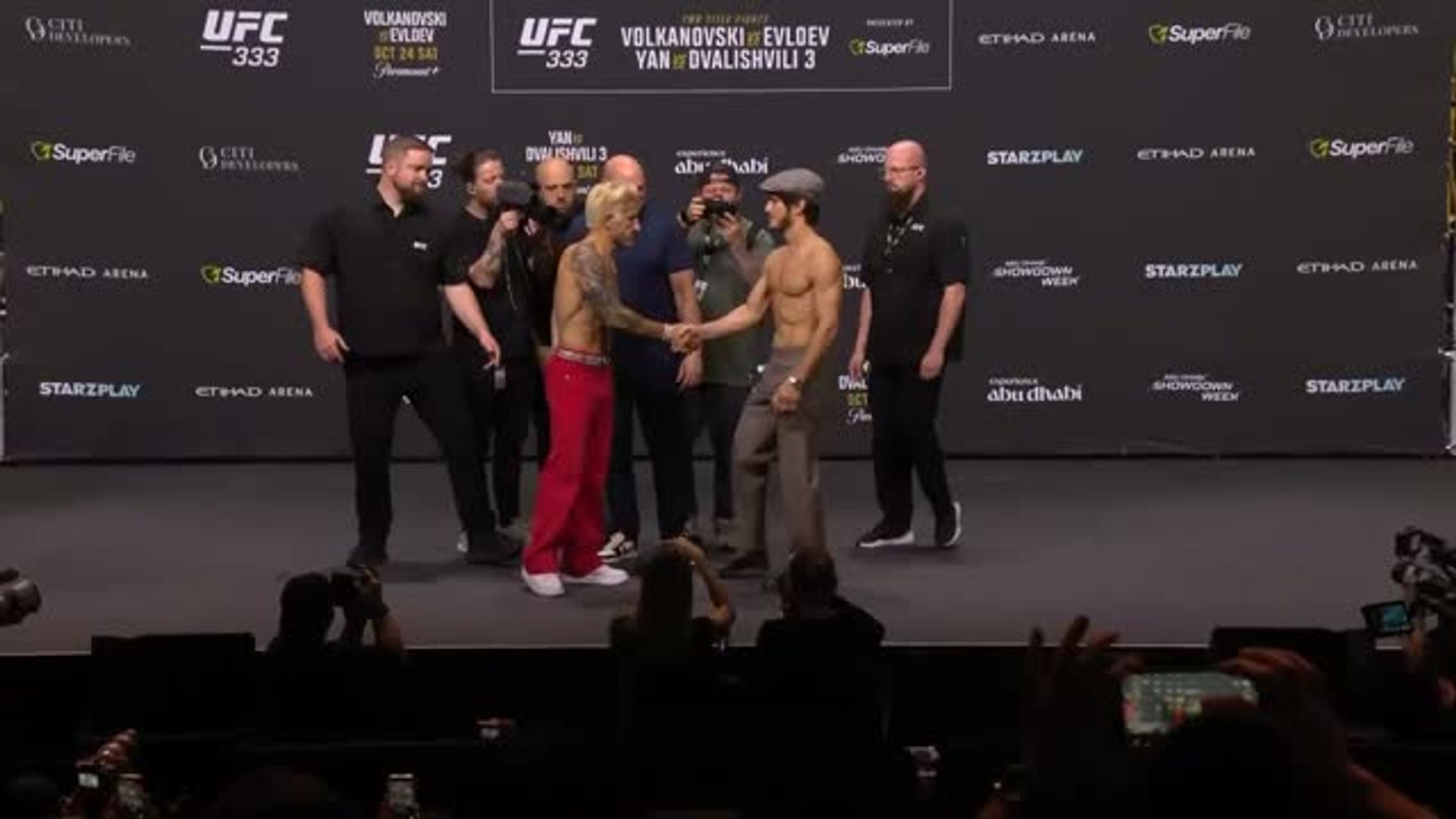 UFC 333 - Le face off respectueux entre Volkanovski et Evloev