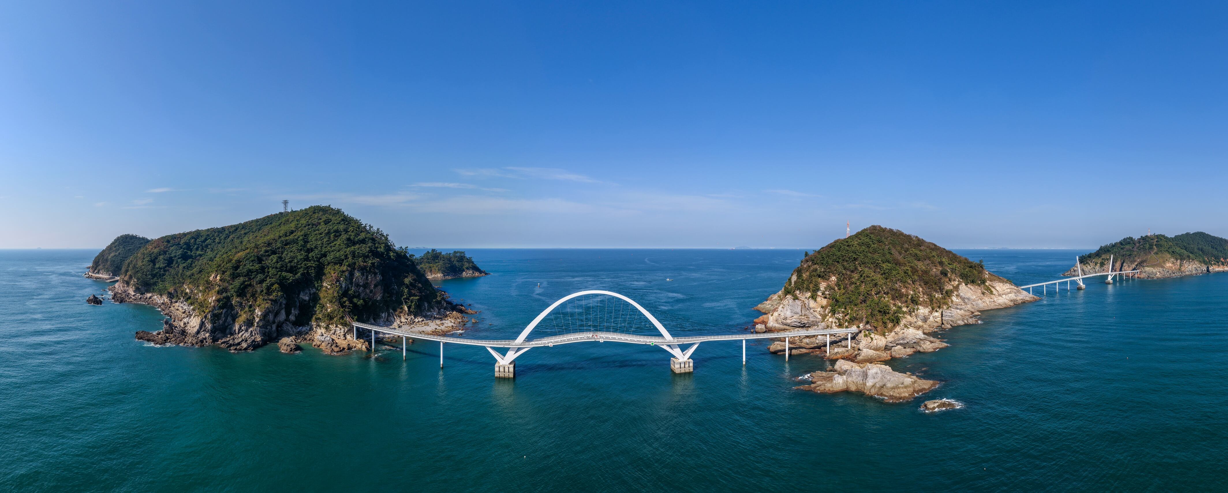 Gogunsan Island-connecting path links five islands