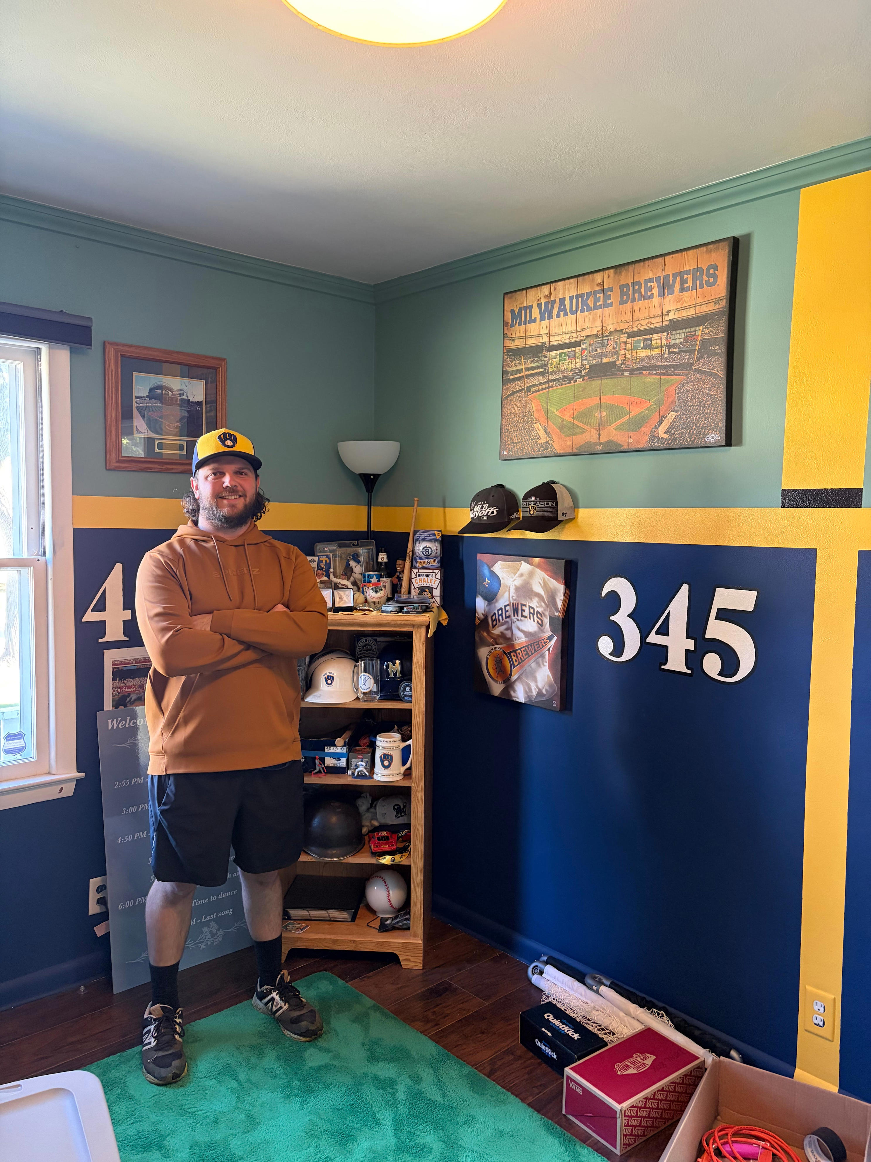 This diehard fan is spreading Milwaukee Brewers fever through yard art