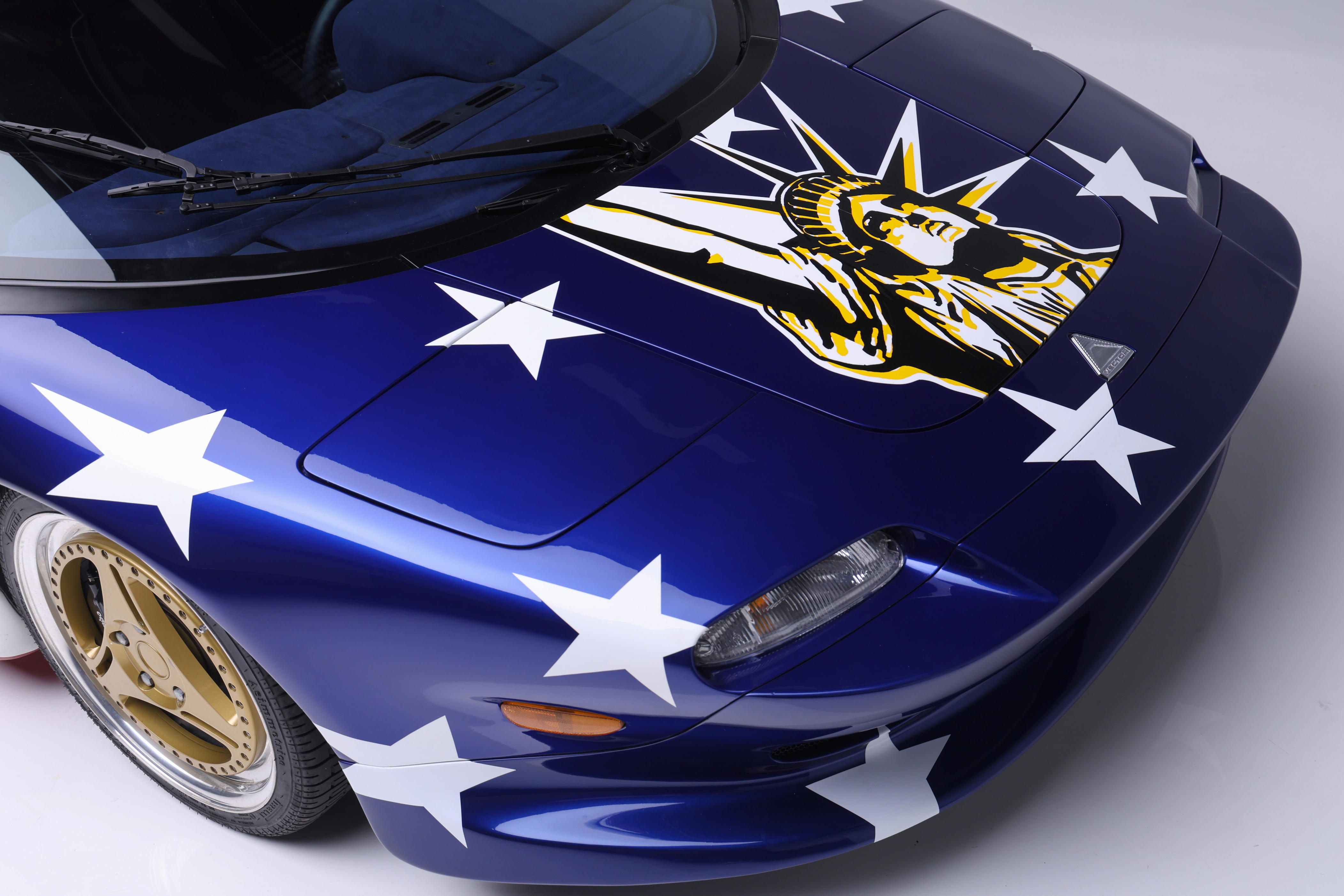 Italian-powered Vector M12 American Anthem to be sold at auction
