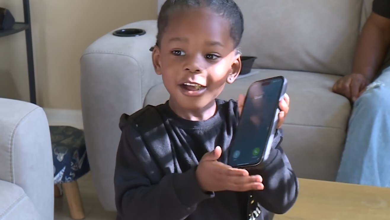Toddler uses iPad to help save grandmother’s life in Tennessee