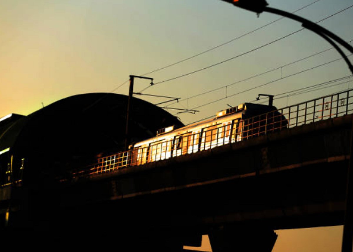 Delhi Metro adds 20 weekday trips, steps up dust-control measures amid ...