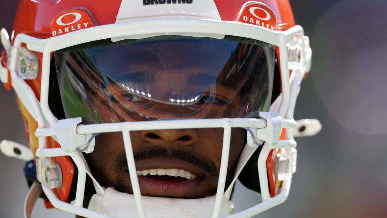 Ex-Browns star issues hype warning to Shedeur Sanders