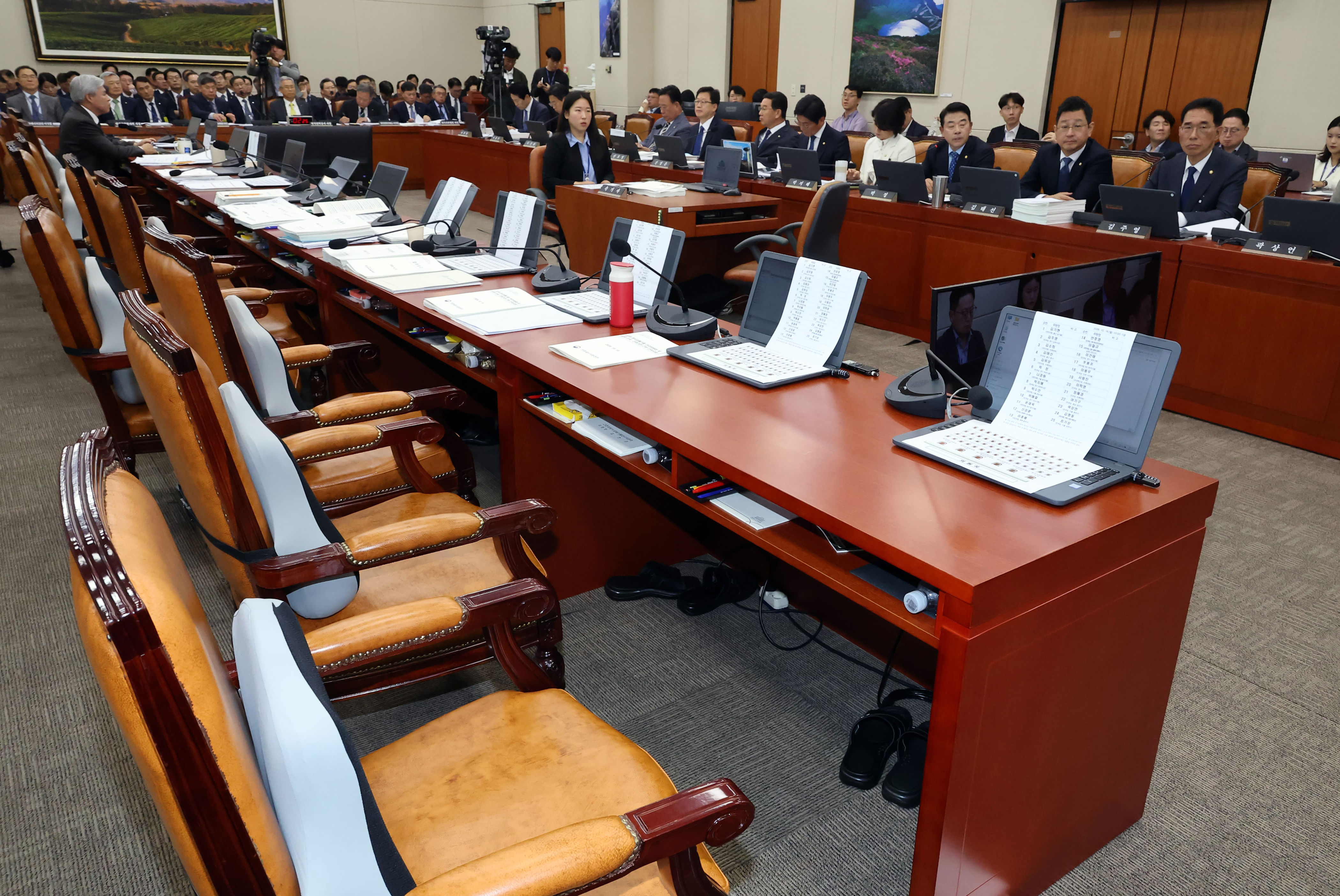 Democratic Party blocks key witnesses in parliamentary audit