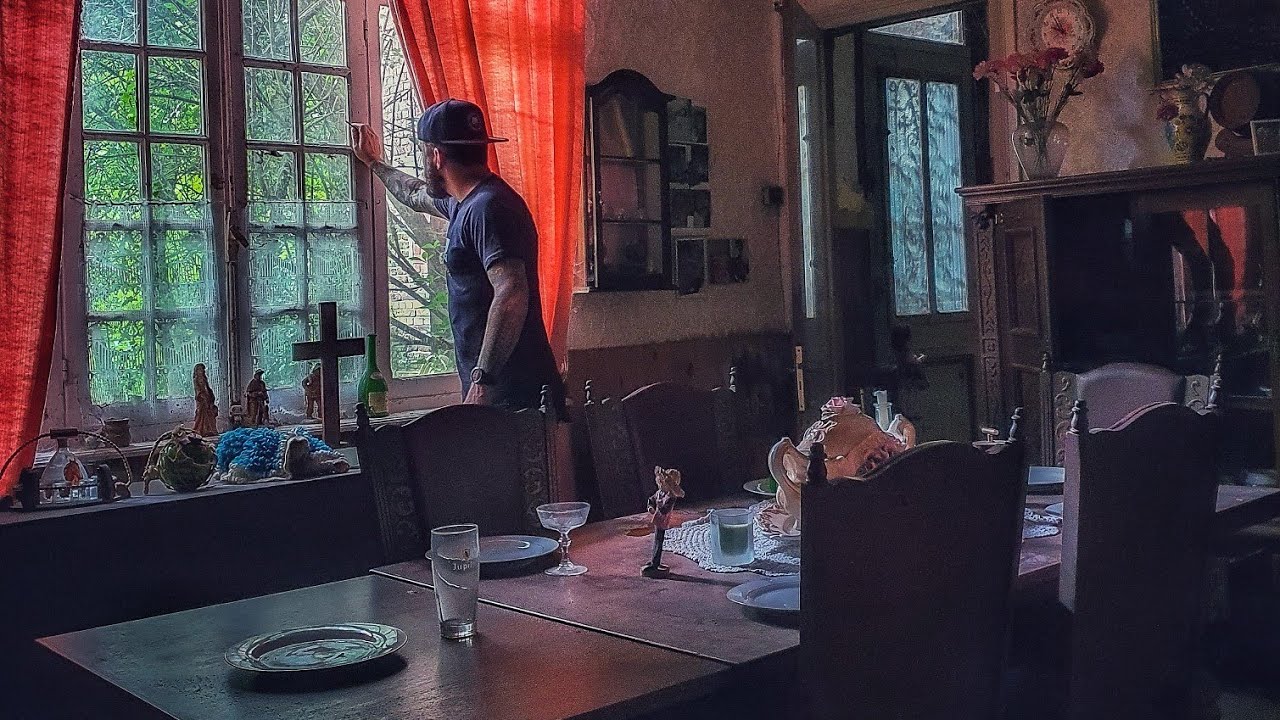 Police Investigates Abandoned House