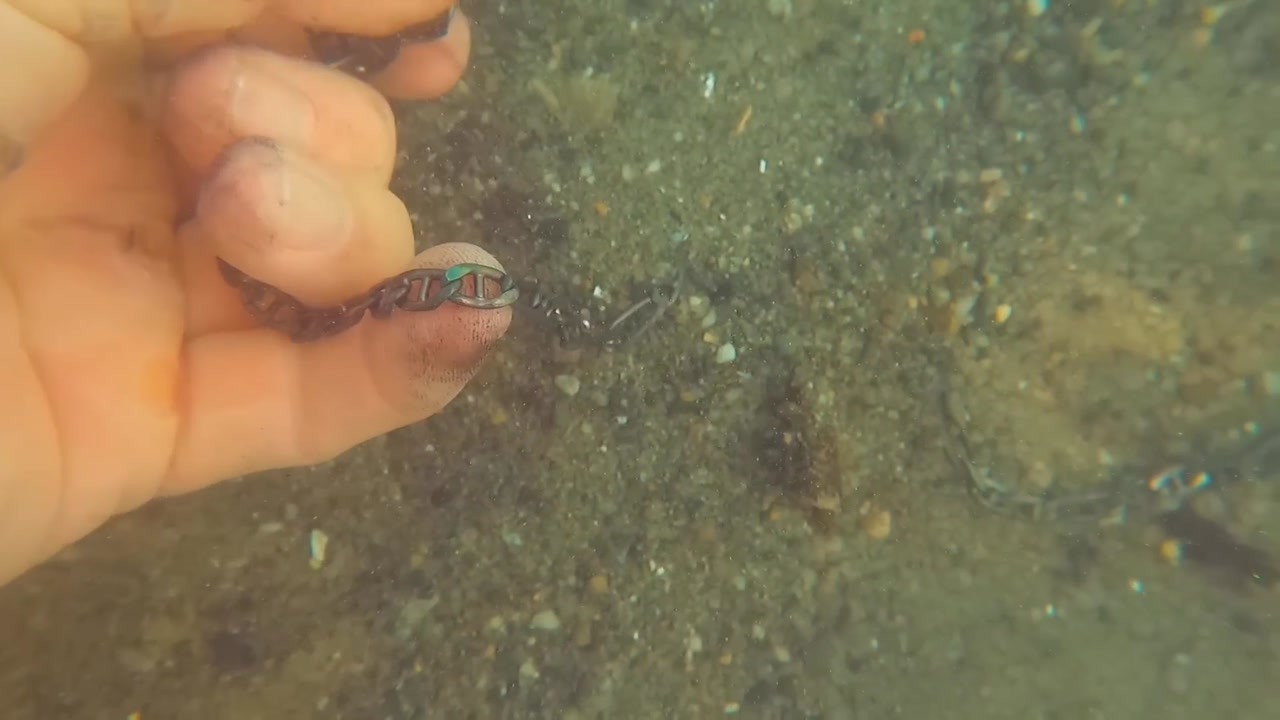 Michael Oliver finds a silver chain while detecting underwater in ...