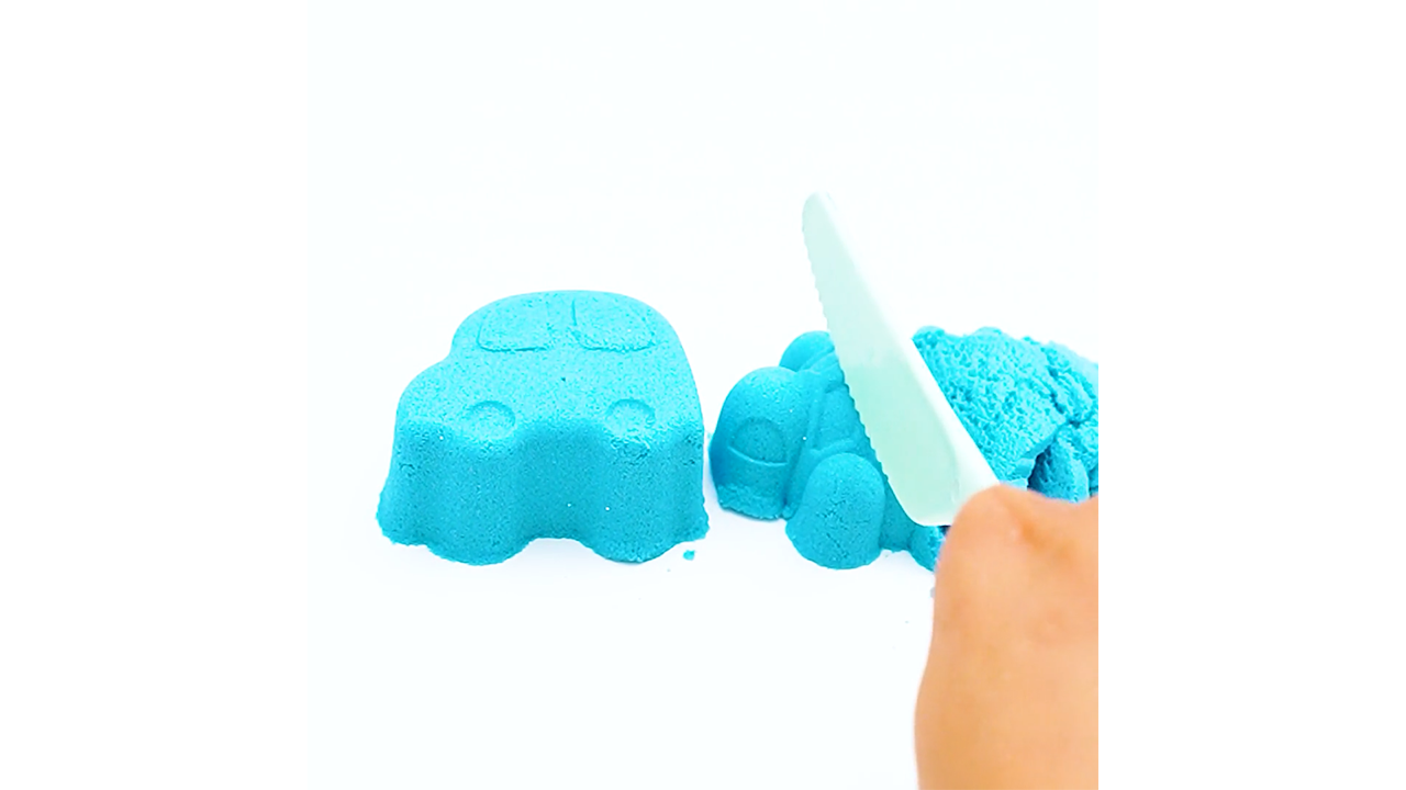 Satisfying Slicing Blue Sand Car With Knife Creating Soft Crumble Pieces