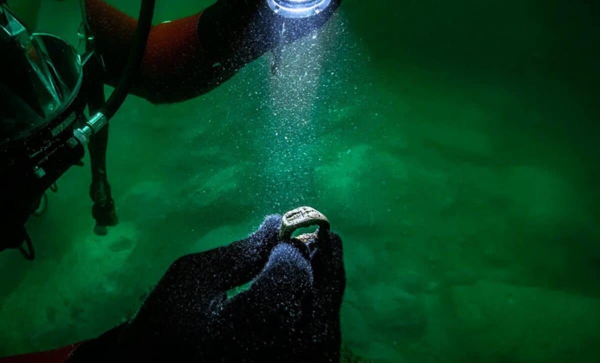 Divers find bronze ring in Egypt’s sunken palace with a rare image of a ...