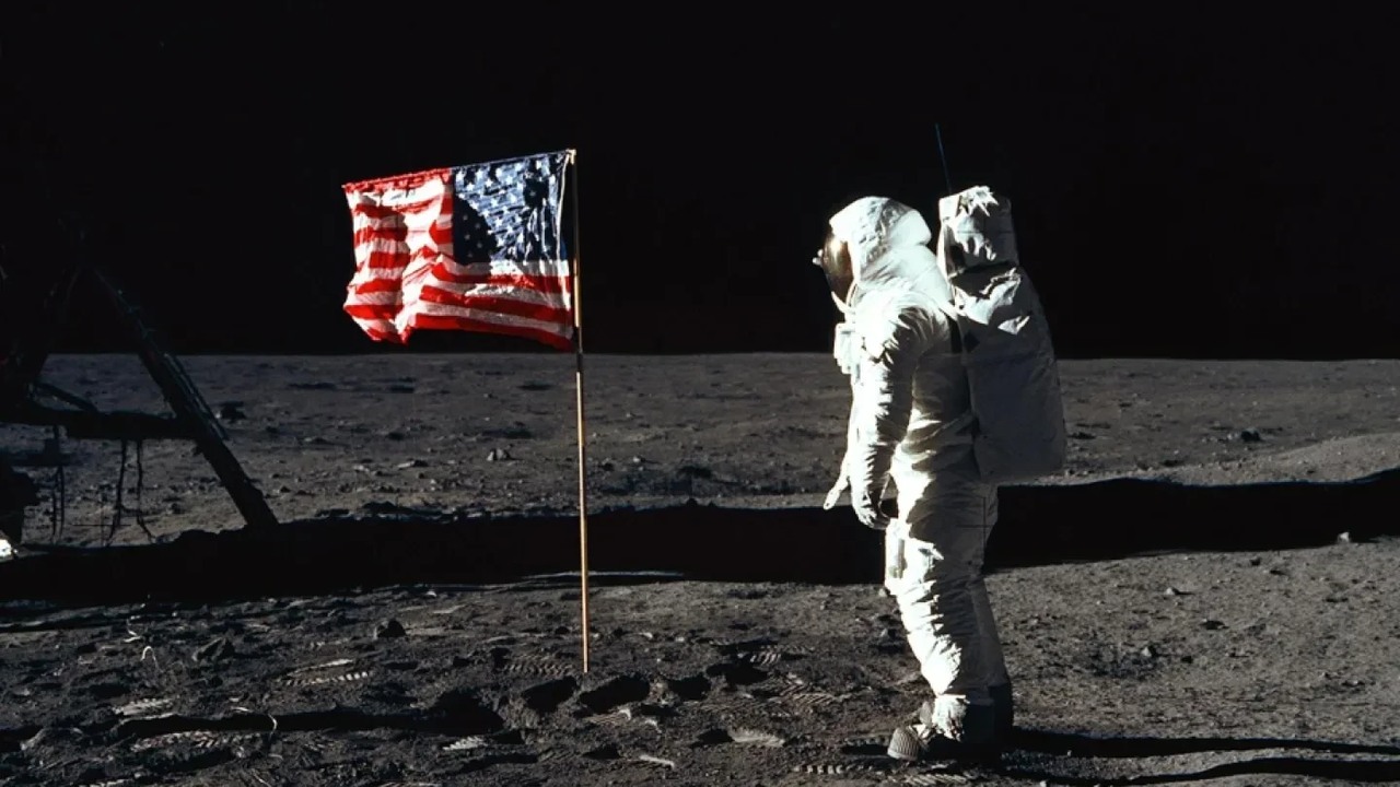 Apollo 11 moon landing hoax claims compared with evidence