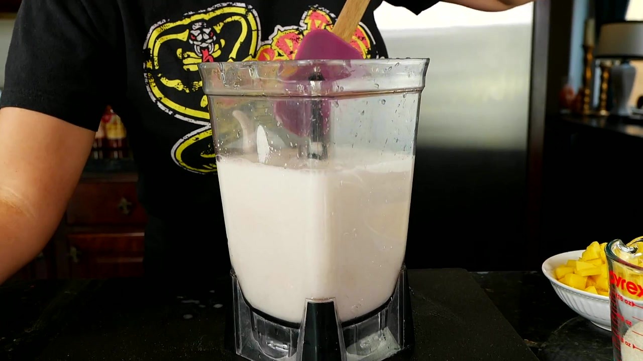 How to make creamy mango horchata with rice and cinnamon