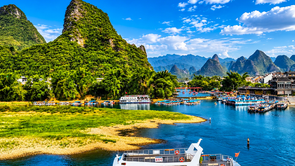A beautiful journey through China's green mountains and blue rivers