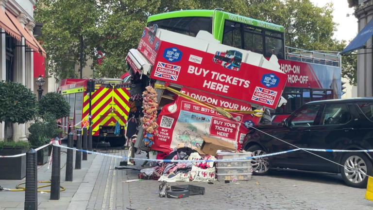 Tour bus hits Trafalgar Square souvenir stand