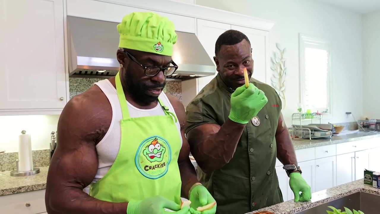 Kali Muscle cooks watermelon with ChefRush on day 10 (part 5)